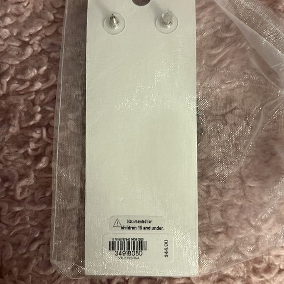 Express Emerald Teardrop Burst Drop
Earrings Brand New with Tags Sold Out Online - Picture 3 of 3